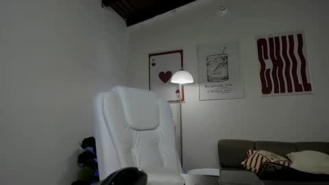Snapshot of ashleeydiamonds chatting on May 23, 12:20 pm online show from May 23, 12:20 pm
