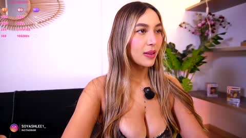 Snapshot of ashley2004_ chatting on November 12, 11:14 pm Nay online show from November 12, 11:14 pm