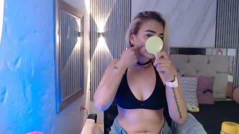 Snapshot of ashley__tylor chatting on May 13, 4:15 pm ashley__tylor online show from May 13, 4:15 pm