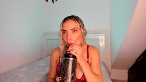 Snapshot of ashley_blair chatting on December 5, 5:28 pm ashley_blair online show from December 5, 5:28 pm