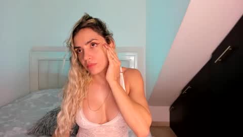 Snapshot of ashley_blair chatting on December 24, 12:00 am ashley_blair online show from December 24, 12:00 am