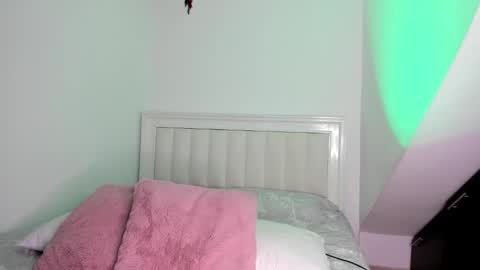 Snapshot of ashley_blair chatting on December 15, 8:57 pm ashley_blair online show from December 15, 8:57 pm