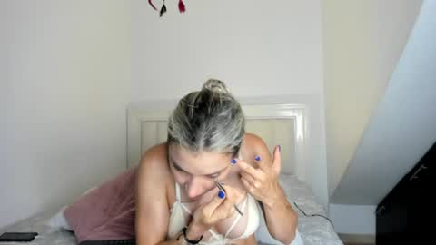 Snapshot of ashley_blair chatting on July 4, 6:14 pm ashley_blair online show from July 4, 6:14 pm