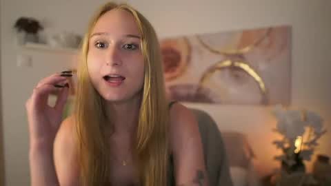 Snapshot of ashley_cox18 chatting on June 2, 9:11 am Ashley Cox18 online show from June 2, 9:11 am