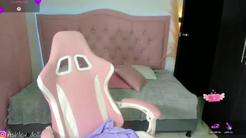 Snapshot of ashley_dolll chatting on June 5, 9:20 pm Ashley online show from June 5, 9:20 pm