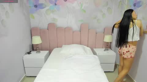Snapshot of ashley_lee4u chatting on April 13, 1:44 am ASHLEY online show from April 13, 1:44 am
