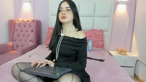 ashley_petit online show from May 10, 1:05 pm