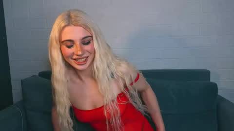 Snapshot of ashley_urban chatting on May 3, 11:33 pm Ashley online show from May 3, 11:33 pm