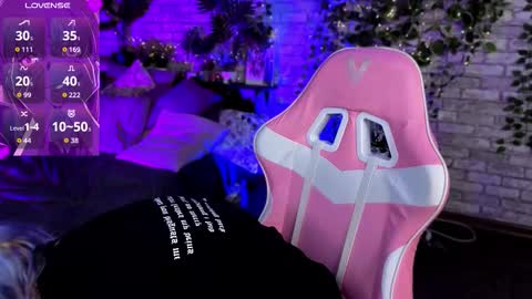 Ashley online show from March 2, 9:10 pm