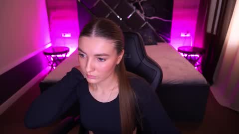 ashleybaee online show from November 12, 1:22 pm