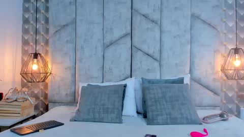 Snapshot of ashleyhiil2 chatting on February 13, 10:17 pm AshleyHill online show from February 13, 10:17 pm