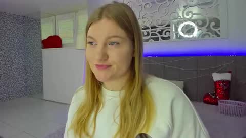 AshleyJonse online show from December 16, 6:18 am