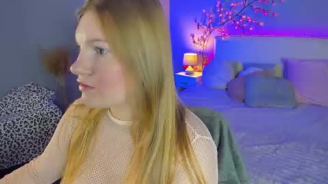 Snapshot of ashleyjonse chatting on August 3, 4:33 am AshleyJonse online show from August 3, 4:33 am