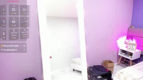 Snapshot of ashleyrobert_ chatting on December 15, 8:35 pm ashleyrobert_ online show from December 15, 8:35 pm