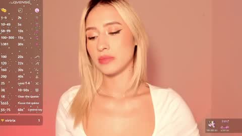 Snapshot of ashleyroys_111 chatting on May 15, 6:37 pm dahiana online show from May 15, 6:37 pm