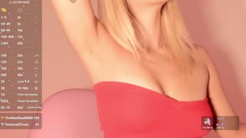 Snapshot of ashleyroys_111 chatting on June 9, 9:04 pm dahiana online show from June 9, 9:04 pm