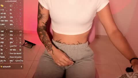 Snapshot of ashleyroys_111 chatting on June 11, 7:34 pm dahiana online show from June 11, 7:34 pm
