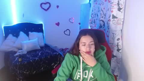 Snapshot of ashleyt1998 chatting on February 19, 9:06 am ASHLEY online show from February 19, 9:06 am