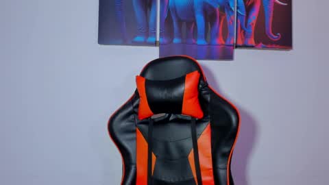 Snapshot of ashleytravis_ chatting on January 14, 7:00 pm online show from January 14, 7:00 pm