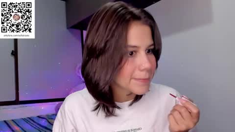 Snapshot of ashleytravis_ chatting on February 3, 3:53 am online show from February 3, 3:53 am