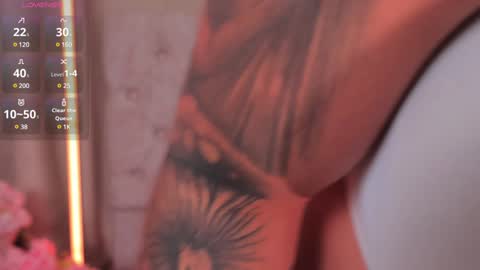 Ashley Lauren online show from January 28, 10:02 am