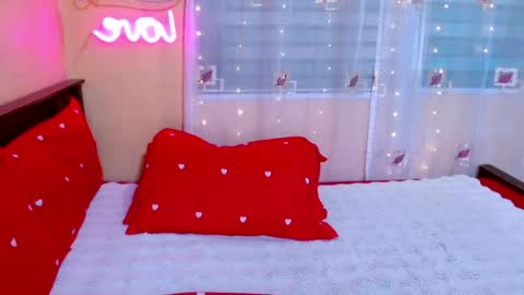 Snapshot of ashleyxxxversahuge chatting on May 18, 10:37 pm AshleyNicole online show from May 18, 10:37 pm