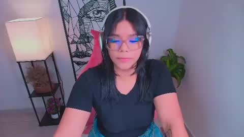Snapshot of ashleyy18__ chatting on June 16, 12:02 am Ashleyy18 online show from June 16, 12:02 am