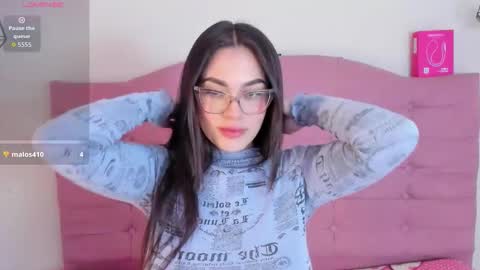 kylie online show from December 3, 1:35 am