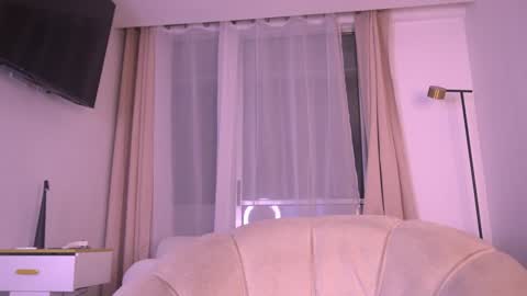 Ashley Fox online show from February 1, 1:34 am