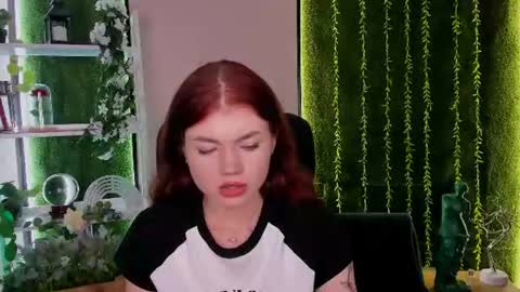 Snapshot of ashli_bright chatting on August 5, 7:06 pm Ashli online show from August 5, 7:06 pm