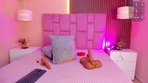 ashlye_miller_ online show from April 28, 7:52 pm