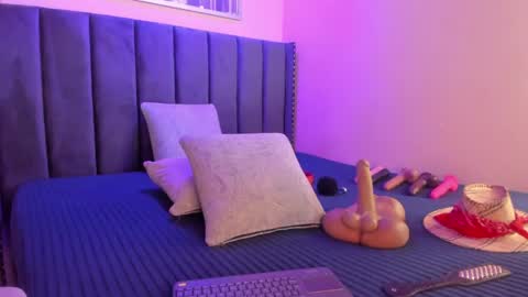 ashlye_miller_ online show from May 30, 8:06 pm