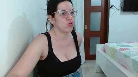 Snapshot of ashlymoon chatting on May 13, 11:22 pm AshlyMoon online show from May 13, 11:22 pm