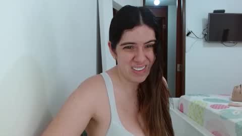 Snapshot of ashlymoon chatting on May 17, 4:25 pm AshlyMoon online show from May 17, 4:25 pm