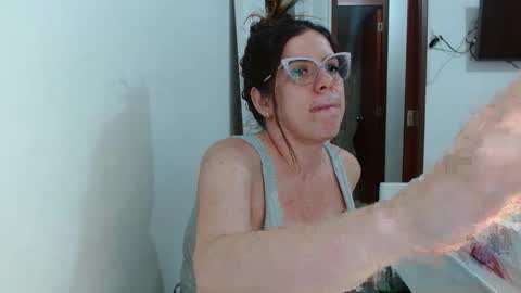 Snapshot of ashlymoon chatting on May 27, 1:57 am AshlyMoon online show from May 27, 1:57 am