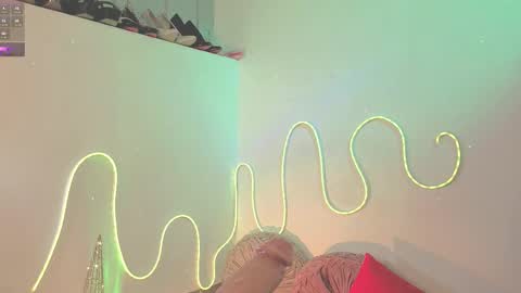 Ash  online show from December 4, 8:06 pm