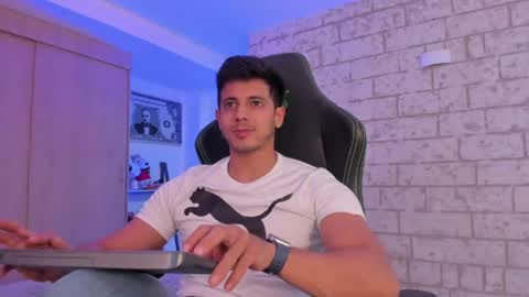 Snapshot of ashton_coleman_ chatting on May 7, 2:28 am my name real is camilo online show from May 7, 2:28 am