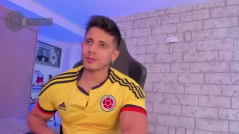 Snapshot of ashton_coleman_ chatting on June 17, 7:04 pm my name real is camilo online show from June 17, 7:04 pm