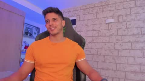 Snapshot of ashton_coleman_ chatting on June 18, 11:09 pm my name real is camilo online show from June 18, 11:09 pm