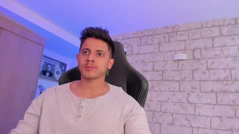 Snapshot of ashton_coleman_ chatting on June 22, 5:21 pm my name real is camilo online show from June 22, 5:21 pm