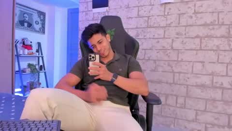 Snapshot of ashton_coleman_ chatting on July 7, 4:04 am my name real is camilo online show from July 7, 4:04 am