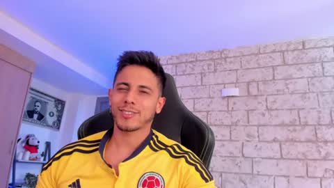 Snapshot of ashton_coleman_ chatting on July 21, 6:54 pm my name real is camilo online show from July 21, 6:54 pm