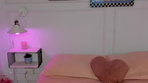 Snapshot of asia_lune chatting on May 26, 3:35 am MyaFontaine online show from May 26, 3:35 am