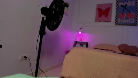 Snapshot of asia_lune chatting on June 4, 3:34 am MyaFontaine online show from June 4, 3:34 am