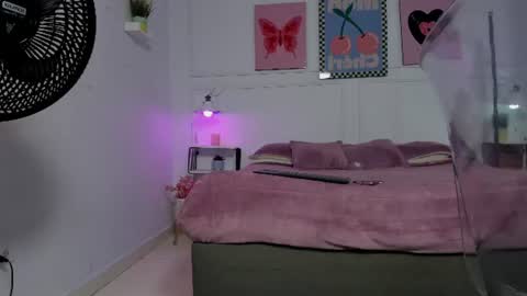 Snapshot of asia_lune chatting on June 11, 3:48 am MyaFontaine online show from June 11, 3:48 am