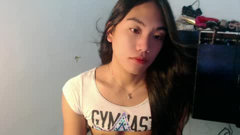 Snapshot of asian_alliyah chatting on May 12, 11:35 pm asian_alliyah online show from May 12, 11:35 pm