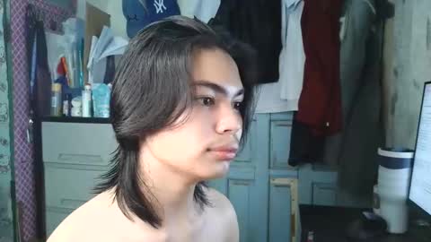 asian_babyboi online show from October 11, 3:39 am