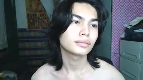 asian_babyboi online show from January 11, 10:48 pm