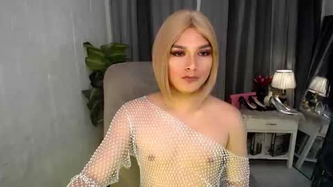 asian_handsomexx online show from April 16, 10:49 am