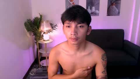 Snapshot of asian_hugedickx chatting on July 31, 5:12 pm asian_hugedickx online show from July 31, 5:12 pm